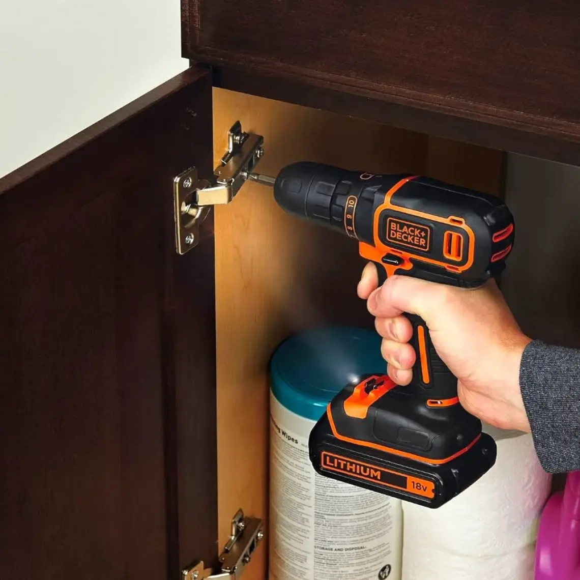 Black & Decker BDCDD12BAFC-QW 10.8V 1.5Ah Li-Ion Şarjlı Matkap Vidalama,Taşıma Çantası,100 Parça Aks. Seti