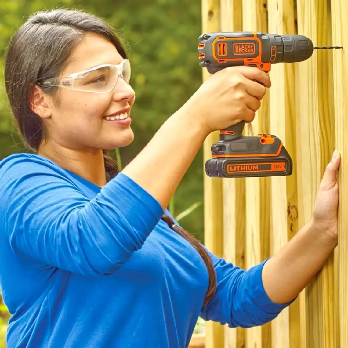 Black & Decker BDCDD12BAFC-QW 10.8V 1.5Ah Li-Ion Şarjlı Matkap Vidalama,Taşıma Çantası,100 Parça Aks. Seti