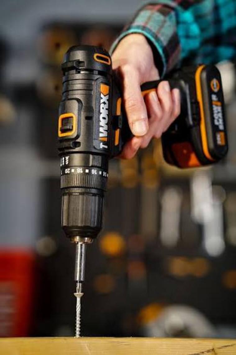 Worx WX370 20VOLT/2AH. Li-Ion Çift Akülü Profesyonel Şarjlı Darbeli Matkap + 30 Parça Aksesuar Seti