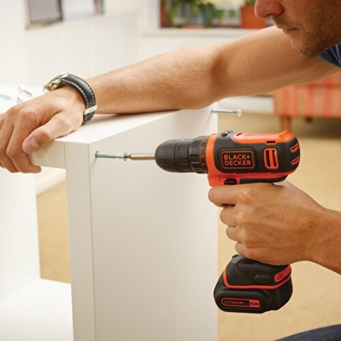Black+Decker BDCDD12BAFC-QW 10.8V 1.5Ah Li-Ion Şarjlı Matkap Vidalama,Taşıma Çantası,100 Parça Aks. Seti