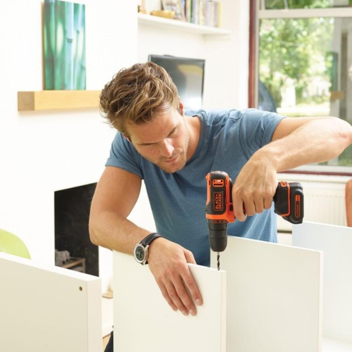 Black+Decker BDCDD12BAFC-QW 10.8V 1.5Ah Li-Ion Şarjlı Matkap Vidalama,Taşıma Çantası,100 Parça Aks. Seti