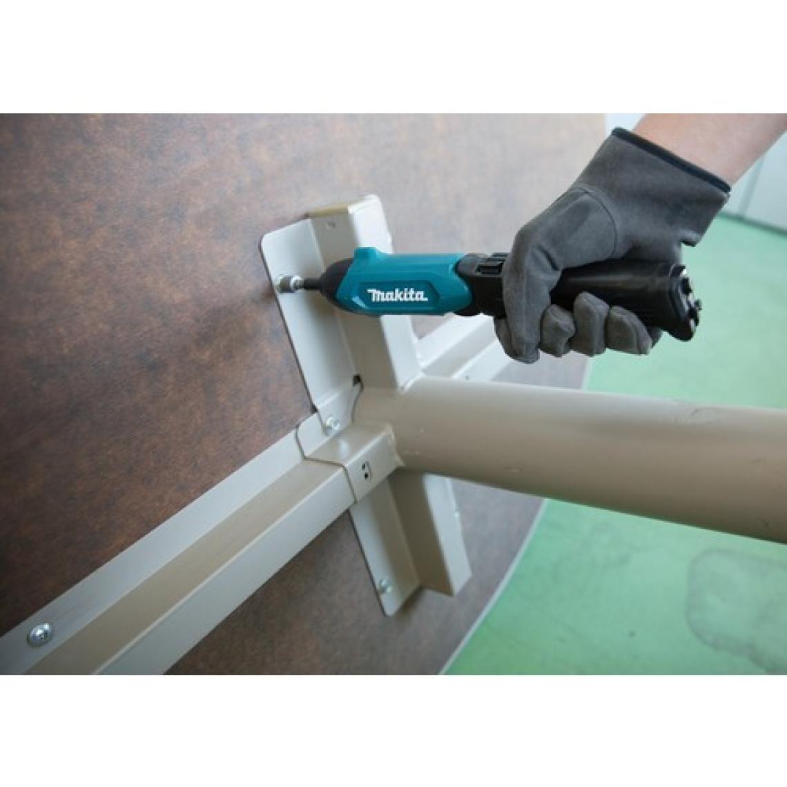 Makita DF001DW 3.6 V / 1.5Ah Lityum Akülü Vidalama 81 parça Aksesuarlı