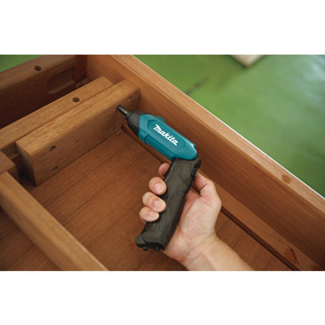 Makita DF001DW 3.6 V / 1.5Ah Lityum Akülü Vidalama 81 parça Aksesuarlı
