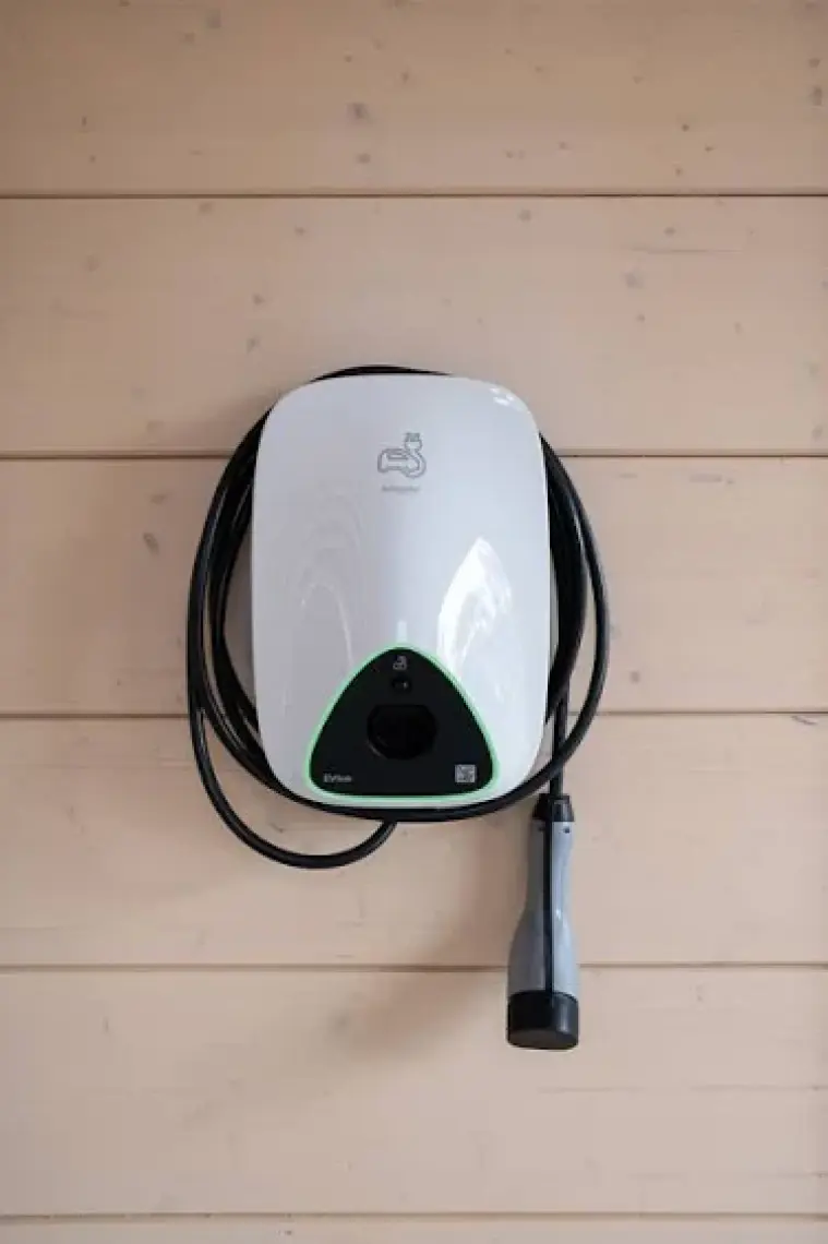 SCHNEİDER ELECTRİC ELECTRİC Evlink Wallbox Evh4S11Nc 11Kw 16A T2 Kablo Bağlantılı Araç Şarj İstasyonu