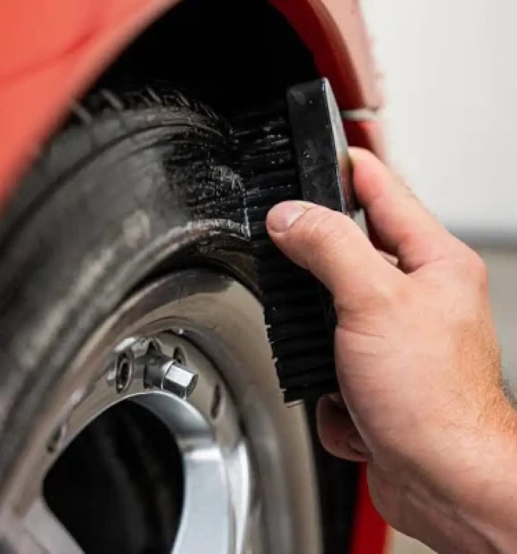Gyeon Tirebrush Dayanıklı Lastik/davlumbaz Temizlik Fırçası