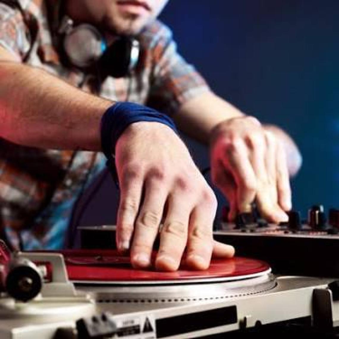 BEHRINGER BDJ 1000 / DJ Kulaklığı
