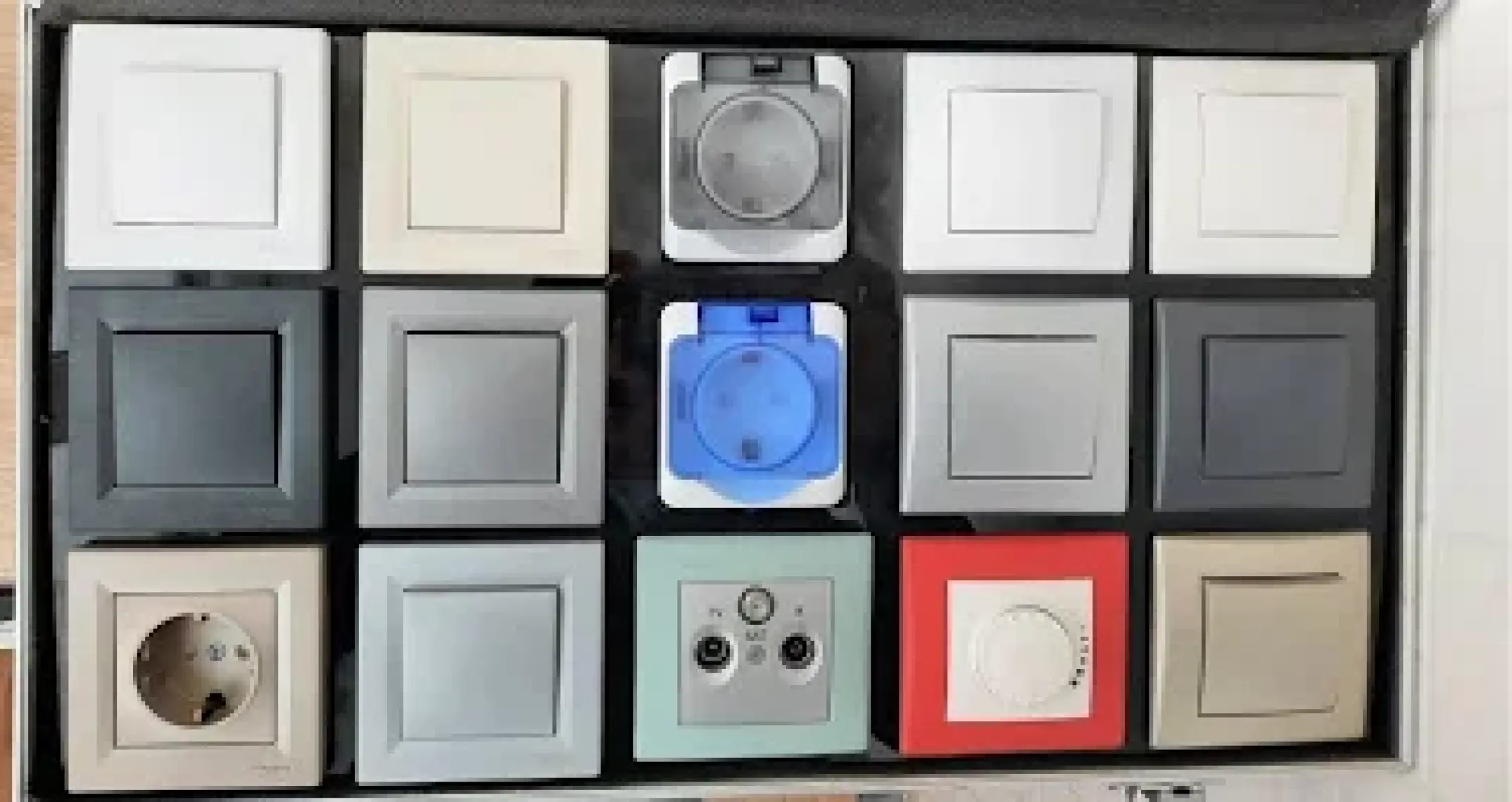 Schneider Electric Asfora Anahtar Krem Çerçeveli EPH0100123