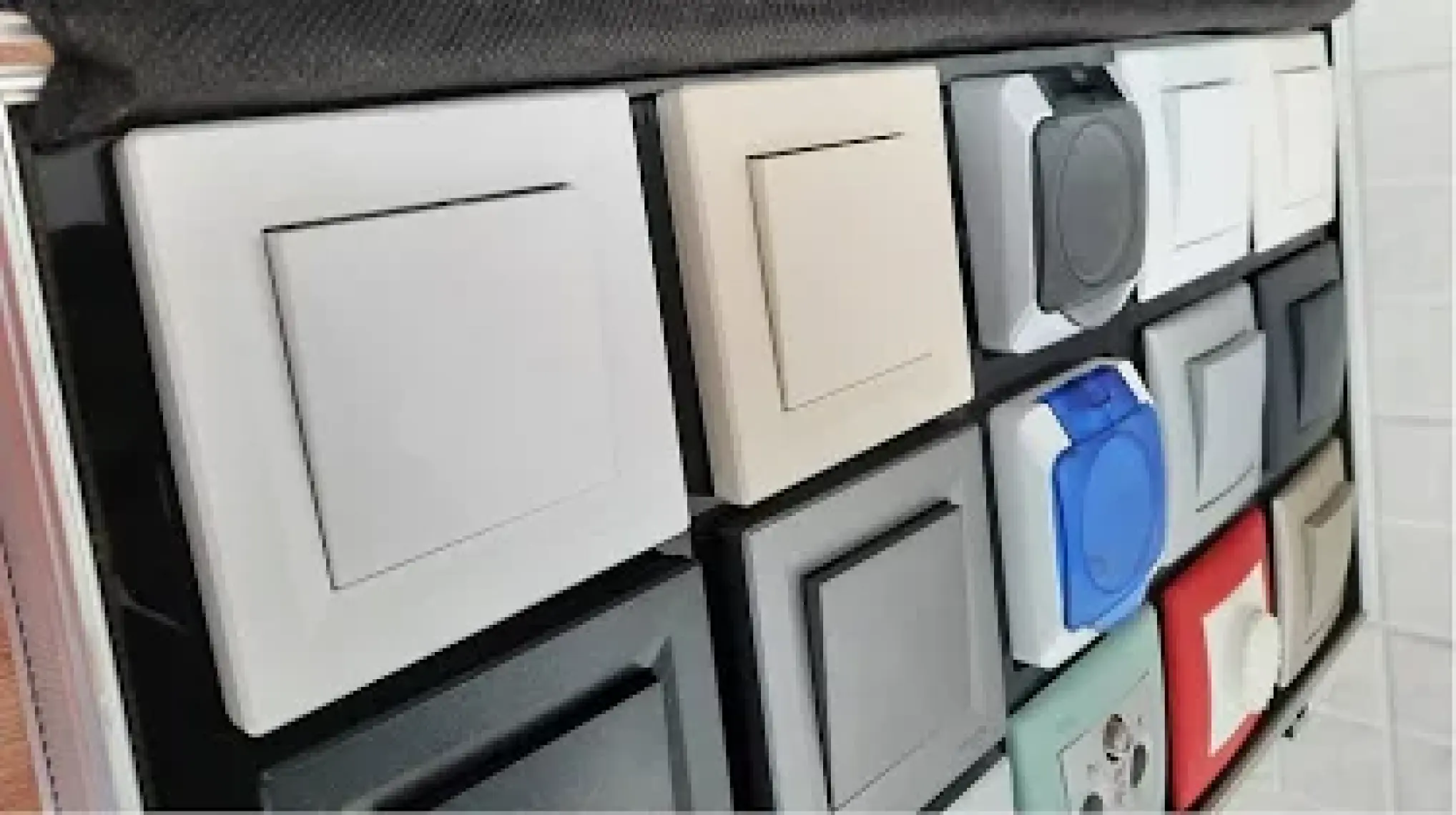 Schneider Electric Asfora Anahtar Krem Çerçeveli EPH0100123
