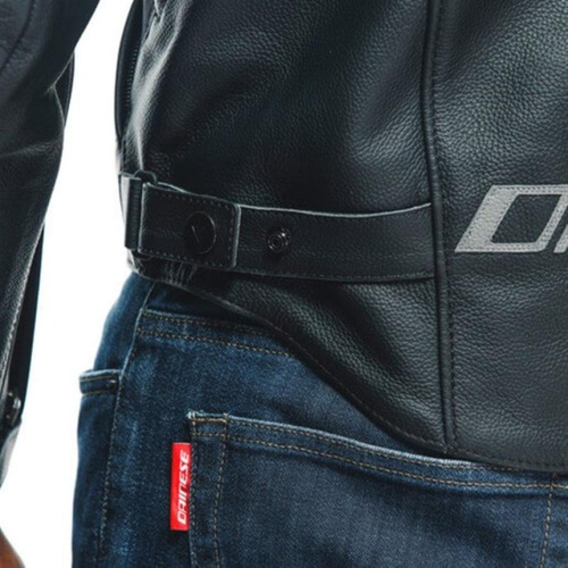 Dainese Racing 4 Siyah Dana Derisi Motosiklet Ceketi – Yansıtıcı Detaylı, Spor ve Şehir Sürüşüne Uygun