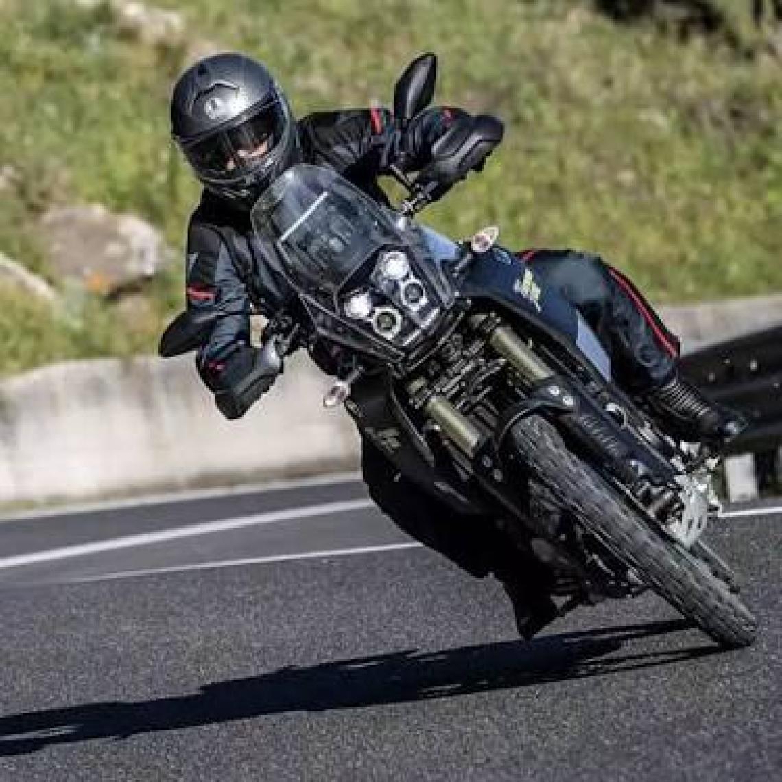 Dainese Tempest 3 Ebony Black Lava Red D-Dry Mont