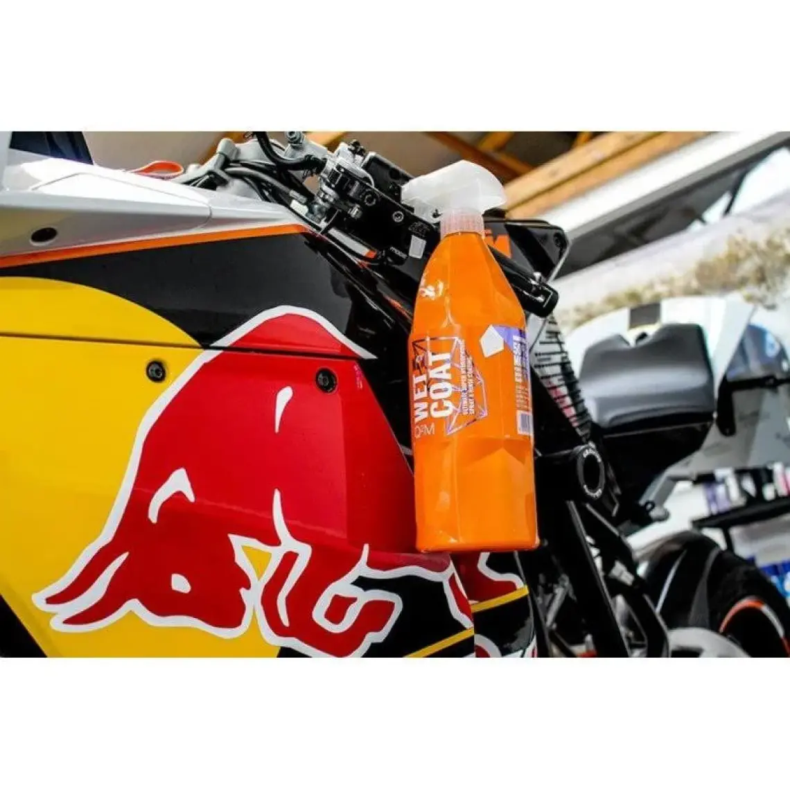 Gyeon Q²m Wetcoat Nano Boya Koruma ve Seramik Sprey Hızlı Cila - 4000 ml -Su Itici Parlak Islak Cila