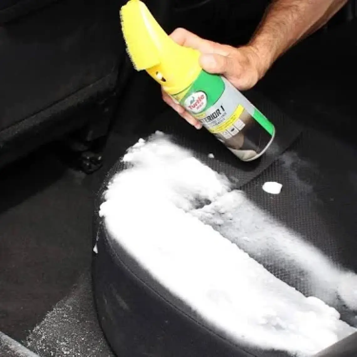 Turtle Wax Fırçalı Koltuk, Döşeme ve Halı Temizleyici 400 ml + Mikrofiber Bez 3 Adet