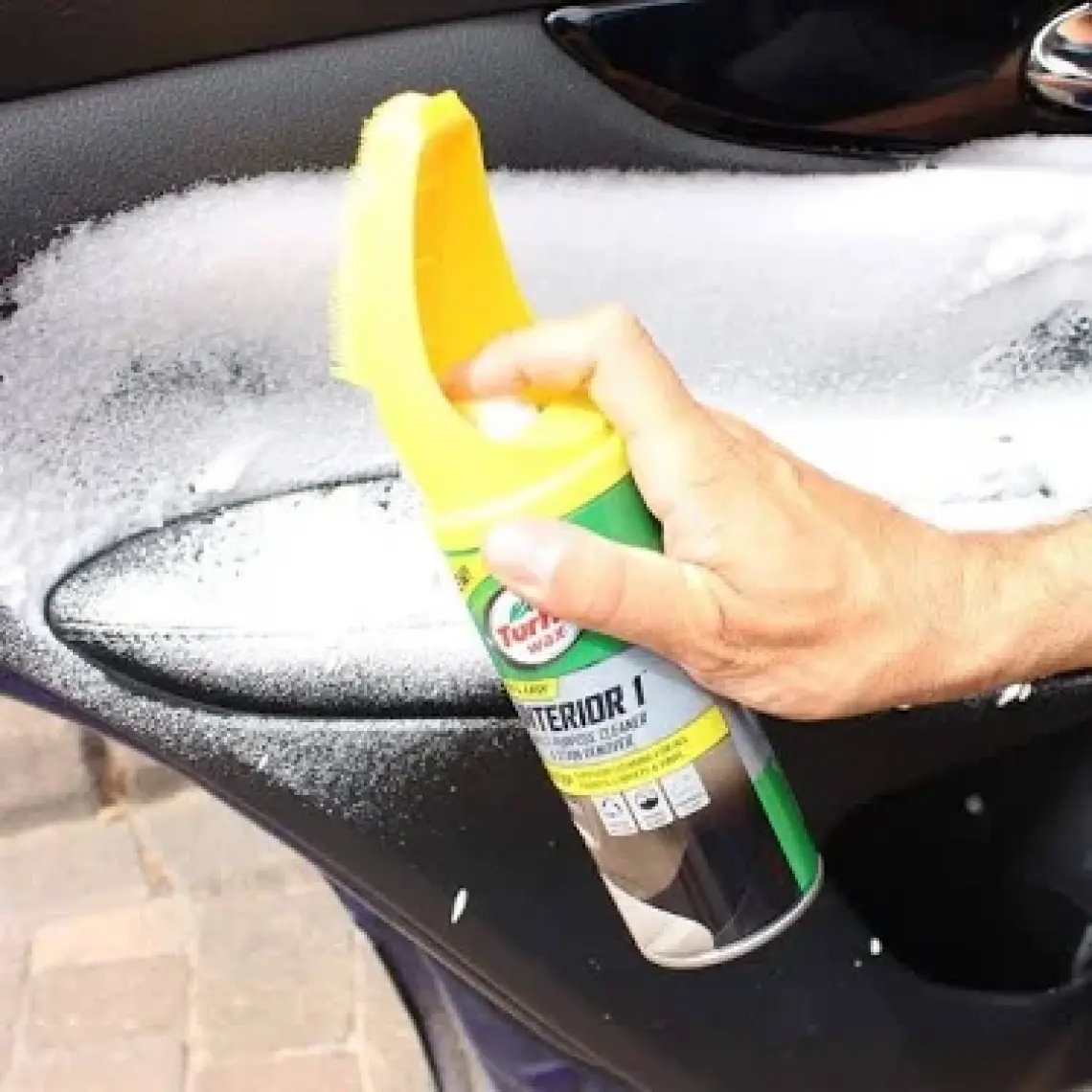 Turtle Wax Fırçalı Koltuk, Döşeme ve Halı Temizleyici 400 ml + Mikrofiber Bez 3 Adet