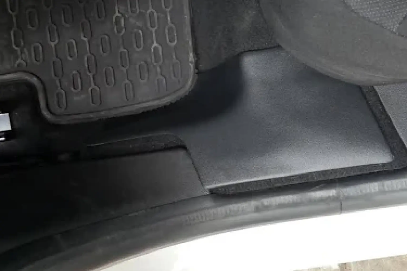Omsa Dacia Sandero 3 Stepway Halı Koruma Iç Kenar Plastiği 2020 ve Sonrası