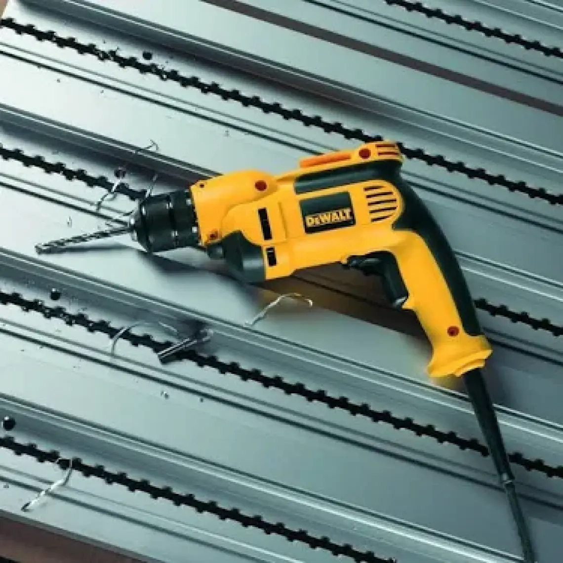 Dewalt DWD112S Darbesiz Matkap Makinası 701 Watt 10mm