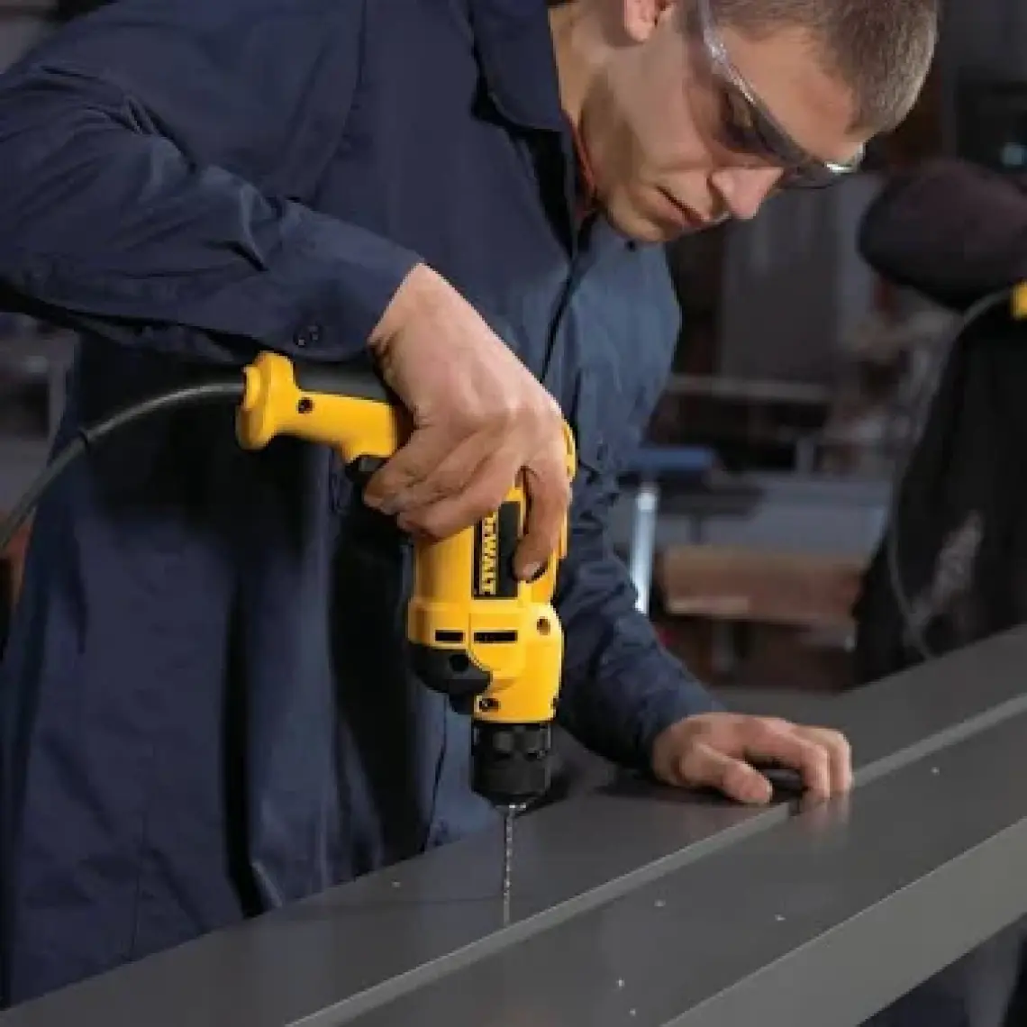 Dewalt DWD112S Darbesiz Matkap Makinası 701 Watt 10mm