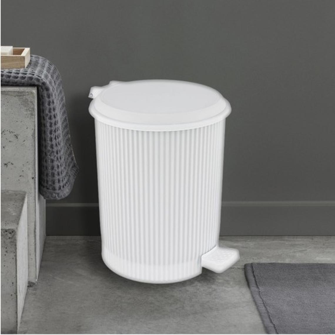TeknoTrust Nostalji tarzı 6 L plastik pedal çöp kutusu, beyaz renk, 27x32 cm ölçü