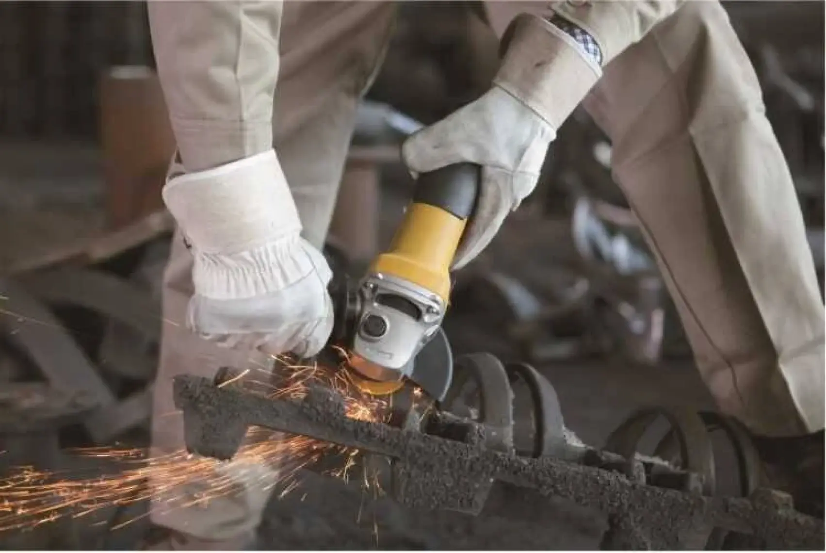 Stanley STGS9115 900W 115MM Avuç Taşlama