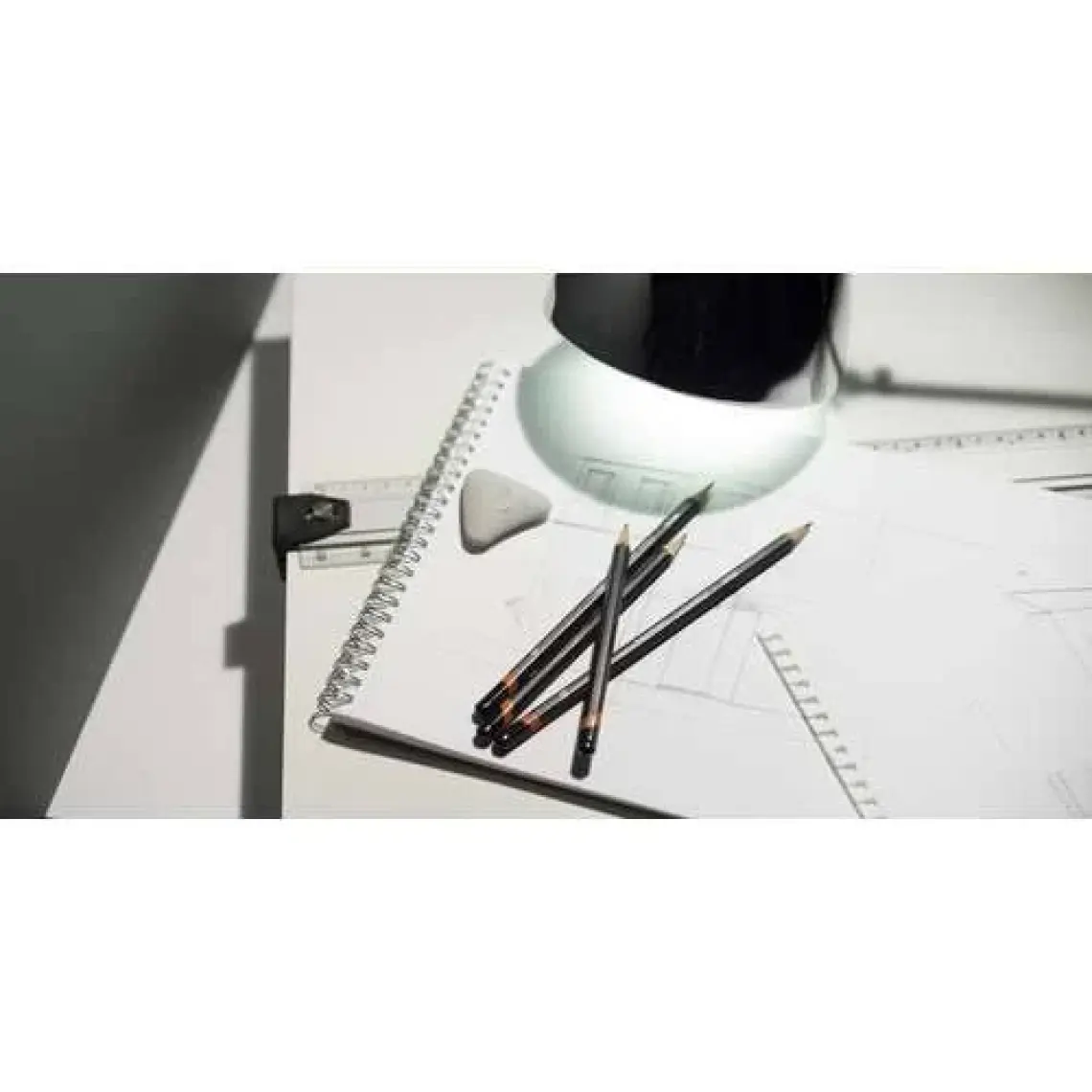 Derwent : Graphic Pencil : Dereceli Kalem Seti Soft : 12'li Metal Kutu-Sketching