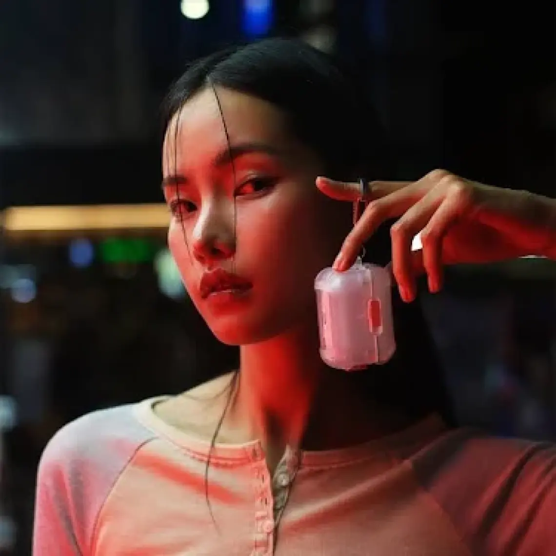Skinarma Airpods Pro 2 Uyumlu Kılıf Skinarma Magnetik Kilitli Airbagli Tasarım Mecha Kılıf Füme