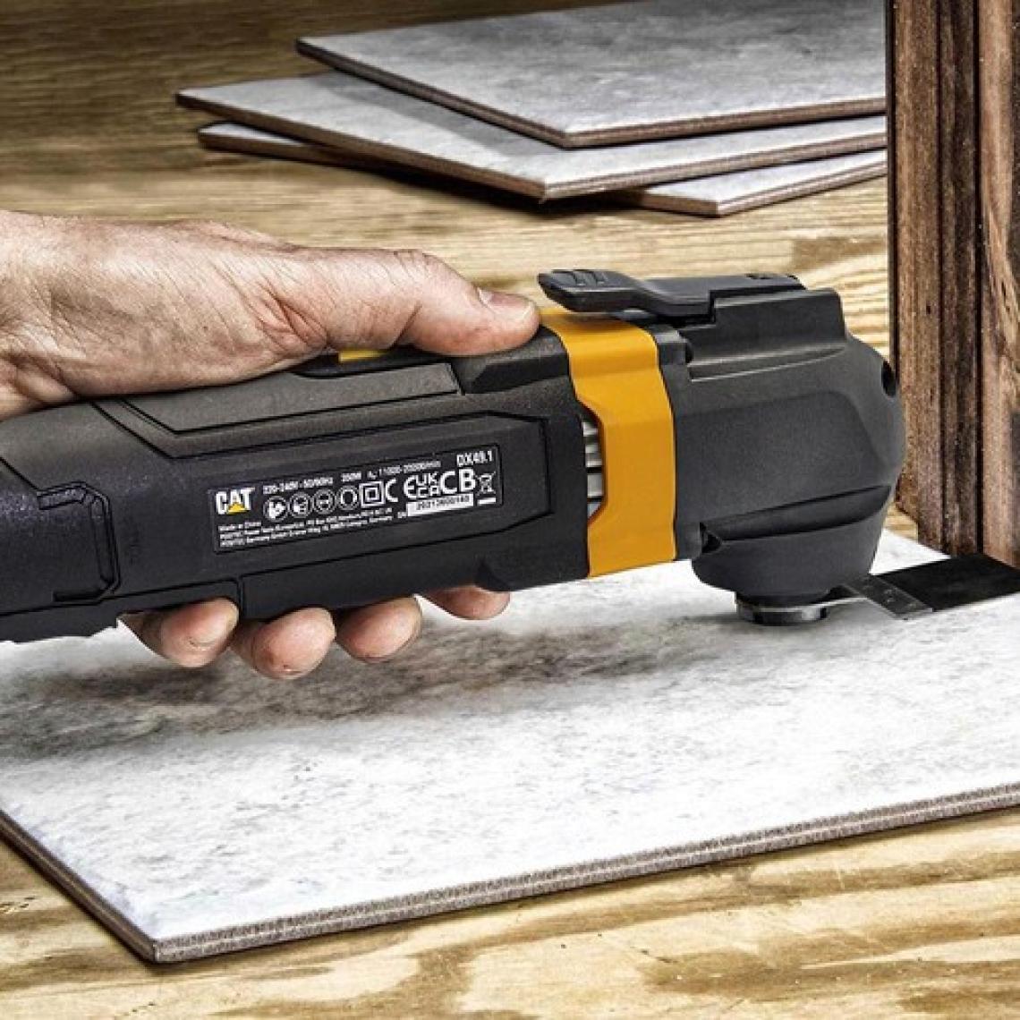 Cat DX49.1 350WATT Profesyonel Çok Amaçlı Devir Ayarlı Kesme Raspalama ve Zımpara + 14 Adet Aksesuar