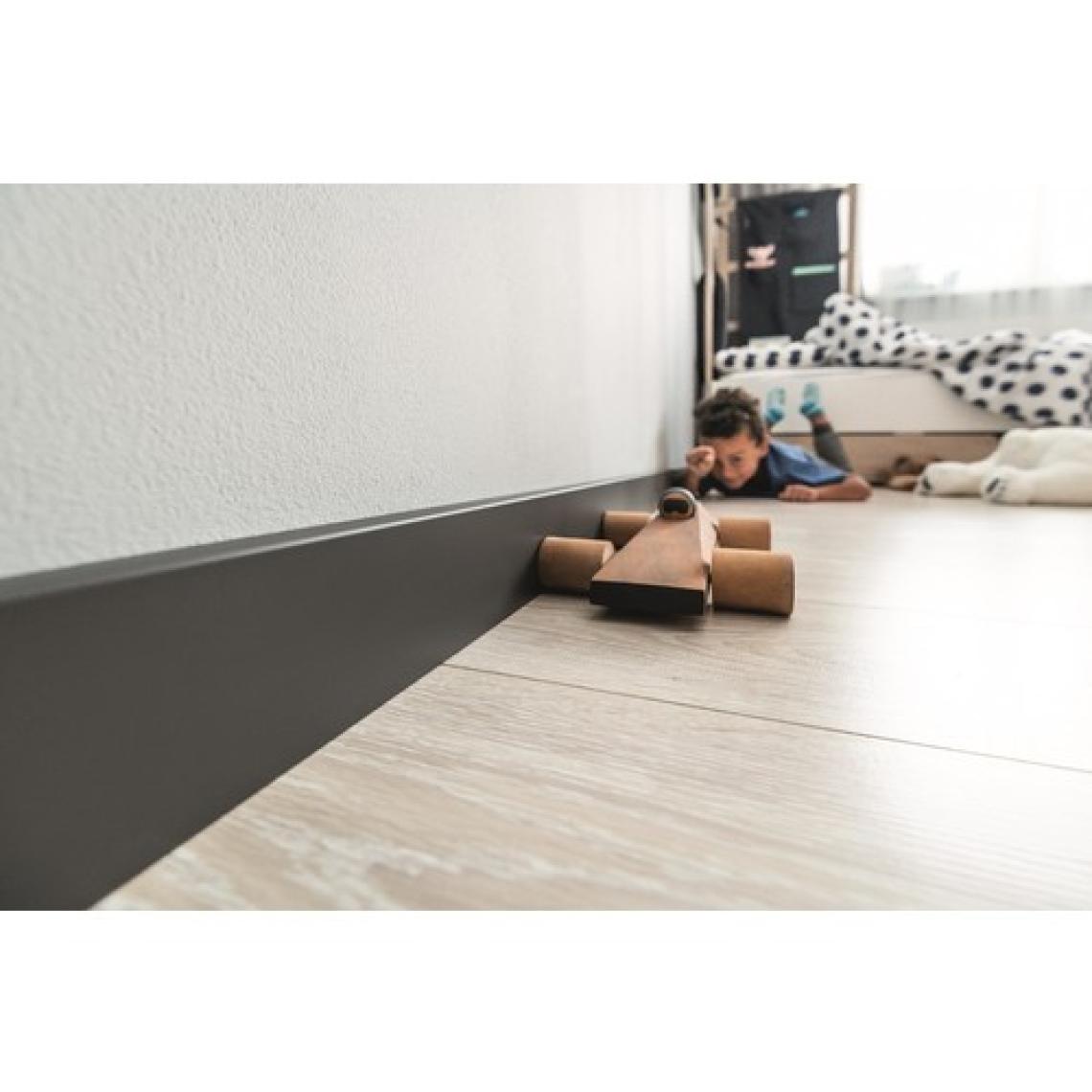 Vox Espumo Suya Dayanıklı Süpürgelik 8 cm - 2,40 Metre - Antrasit - ESP205
