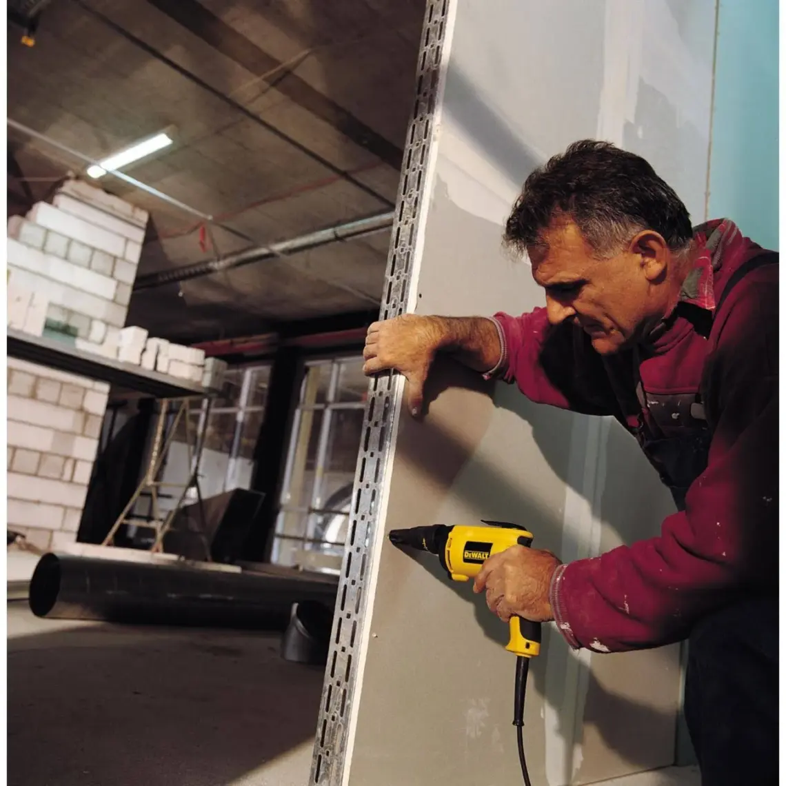 Dewalt DW274K Elektrikli Alçıpan Vidalama 540 Watt