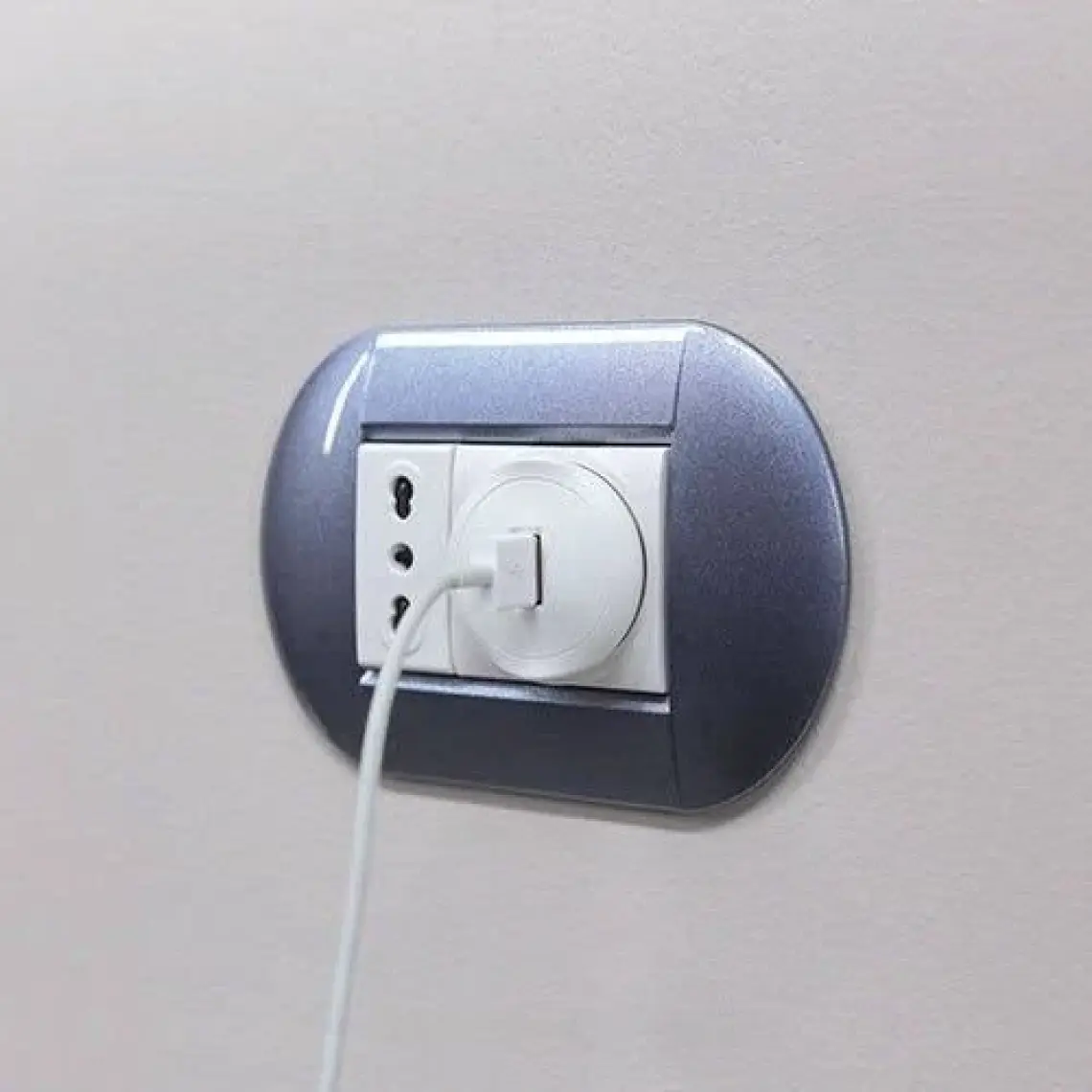 Legrand Usb Şarj Prizi - Siyah