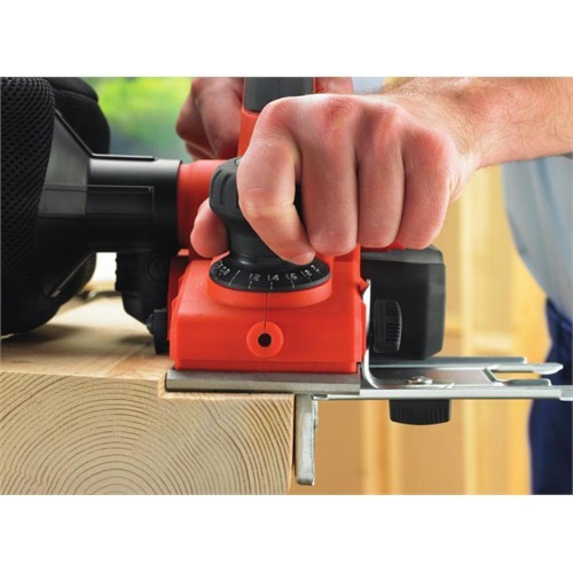 Black&Decker KW750K-QS 750W Planya