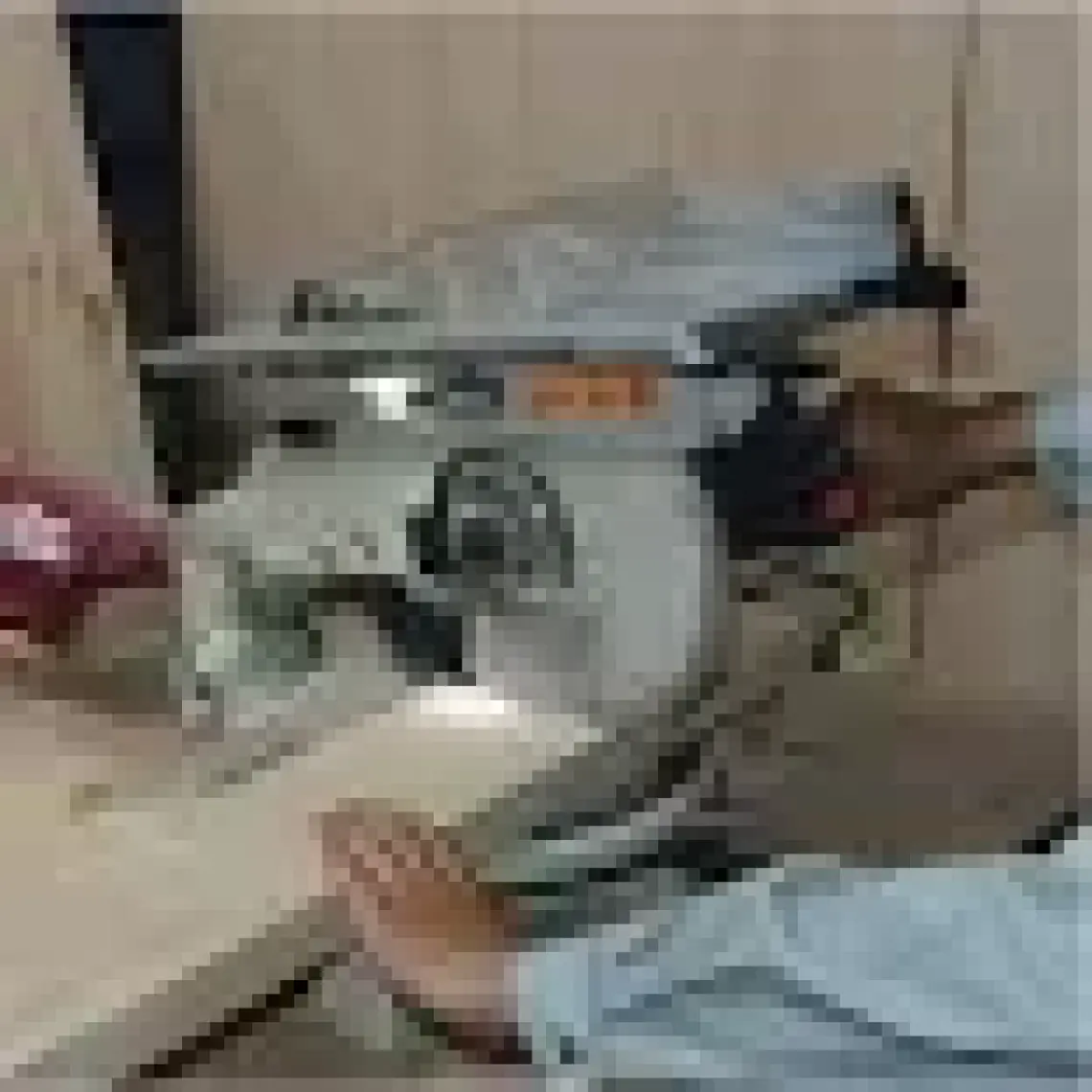 Makita LH1040 Üstden Tablalı Gönye Kesme Makinası
