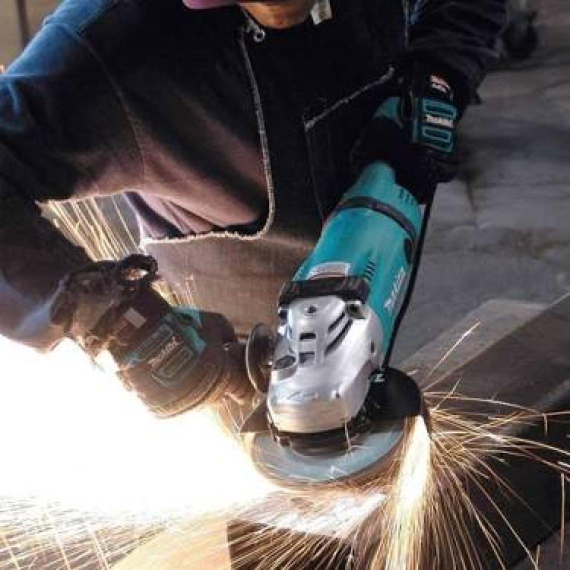 Makita GA7040S 2300 Watt 180 mm Büyük Taşlama