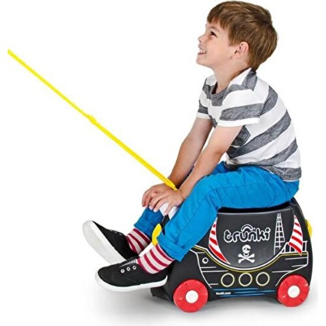 Trunki Korsan Pedro Binilen ve Sürülen Çocuk Bavulu