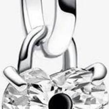 Pandora Me Anahtar Deliği Kalpli Mini Sallantılı Charm 793086C01