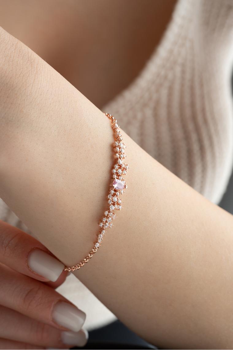 Nereze 925 Ayar Gümüş Rose Kaplama Pembe Zirkon Taşlı Tasarım Bileklik