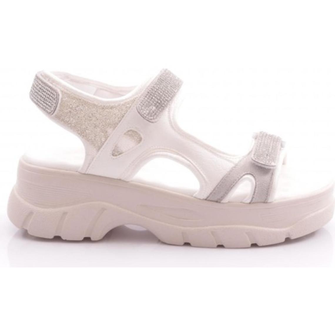Dgn 4740-22Y Kadin Kalin Taban Cirtli Sandalet