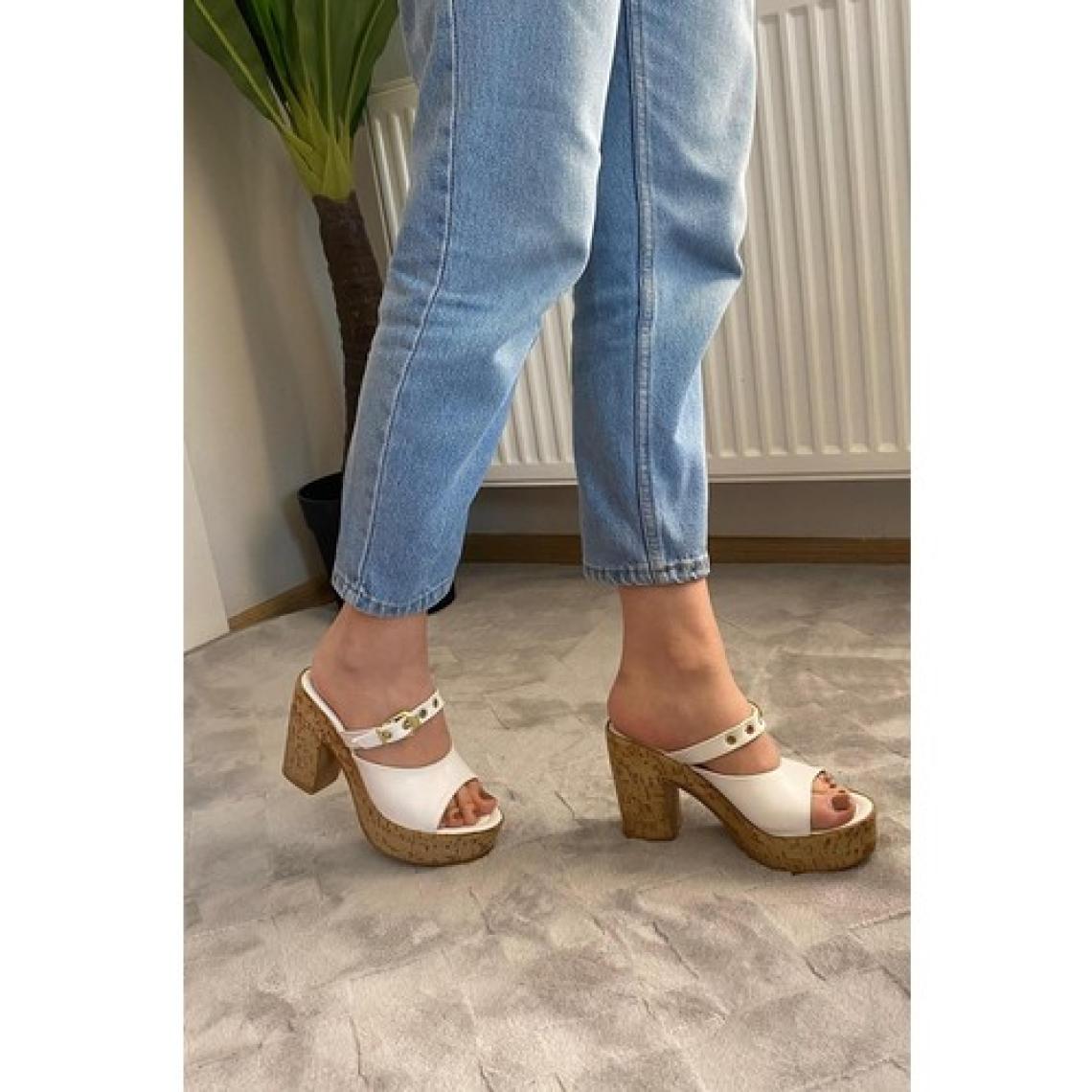 Preshley Kadın Rina Beyaz 10 cm Platfom Topuklu Mantar Taban Terlik & Sandalet K-840