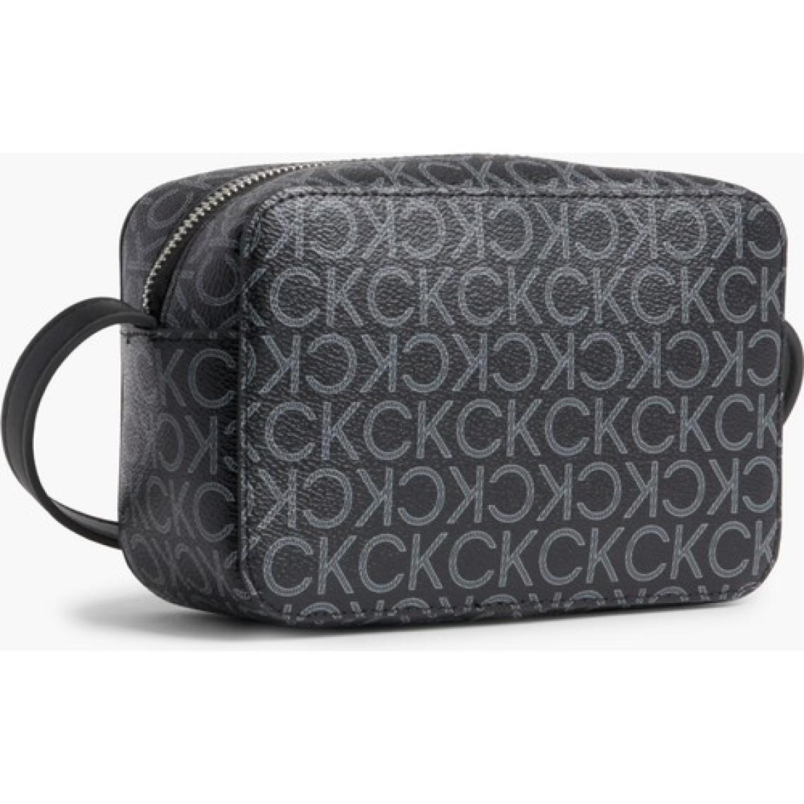 Calvin Klein Kadın Ck Must Çapraz Kamera Çanta