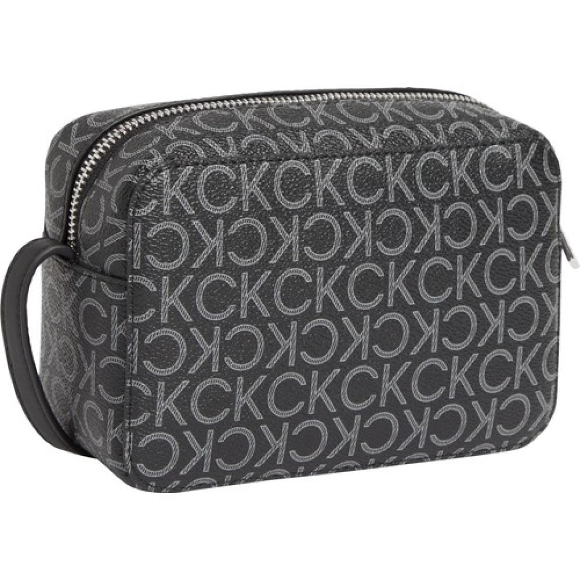 Calvin Klein Kadın Ck Must Çapraz Kamera Çanta