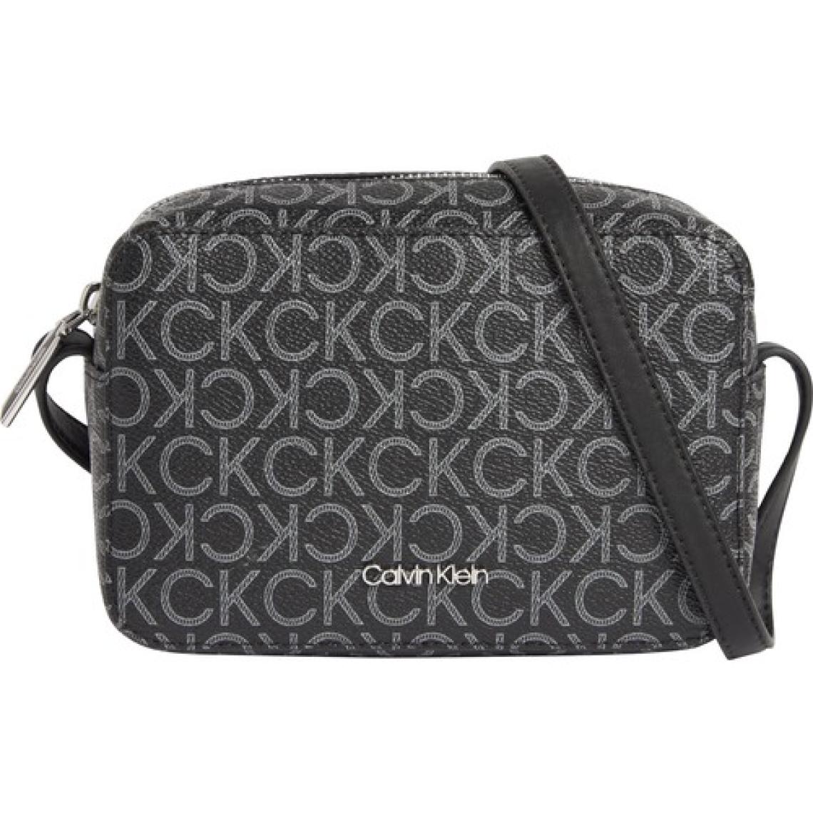 Calvin Klein Çapraz Çan, Standart, Siyah