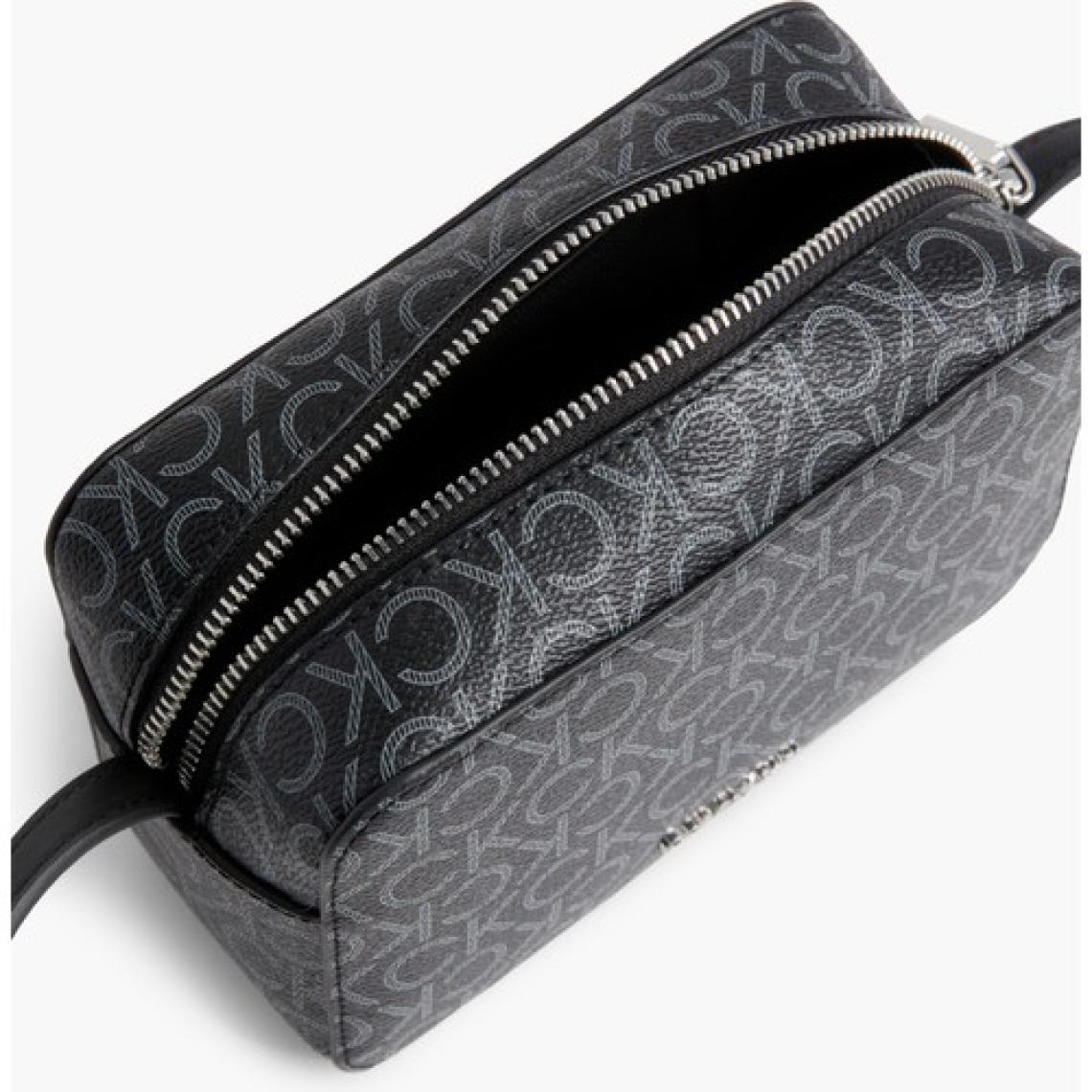 Calvin Klein Çapraz Çan, Standart, Siyah