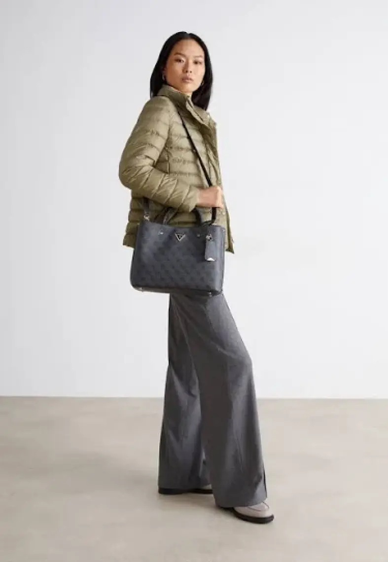 Guess MERIDIAN Logolu Omuz Çantası HWSG877806
