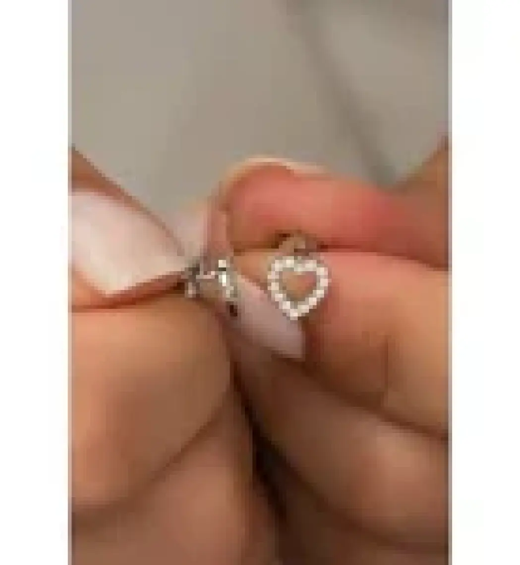Nereze 925 Ayar Gümüş Minik Beyaz Kalp Küpe