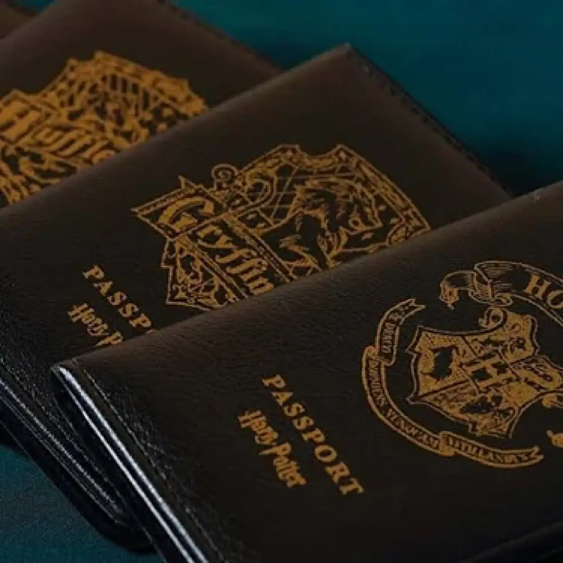 Sihir Dükkanı Ravenclaw Pasaport Kılıfı Lisanslı Deri
