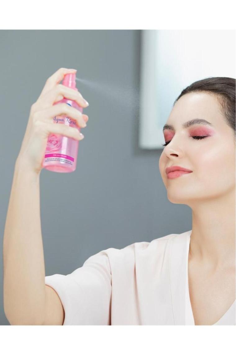 Aqua Rose Organik Gül Suyu Nemlendirici Yüz Sprey 150ml, Makyaj Öncesi ve Makyaj Sonrası Sabitleyici