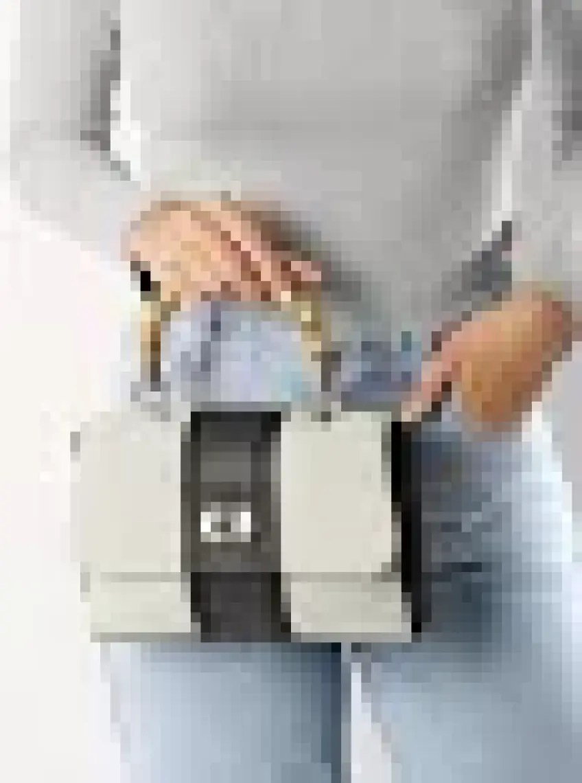 Guess Beyaz - Siyah Kadın El Çantası HWAG9337200-NCL