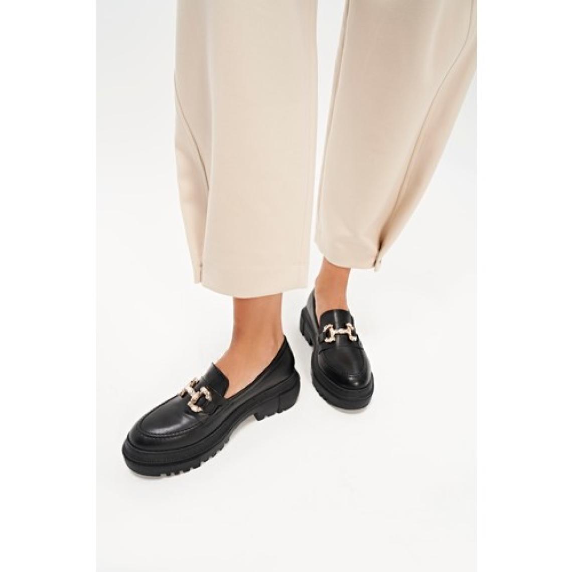 Yaya By Hotiç 01AYY282130A100 Siyah Kadın Loafer