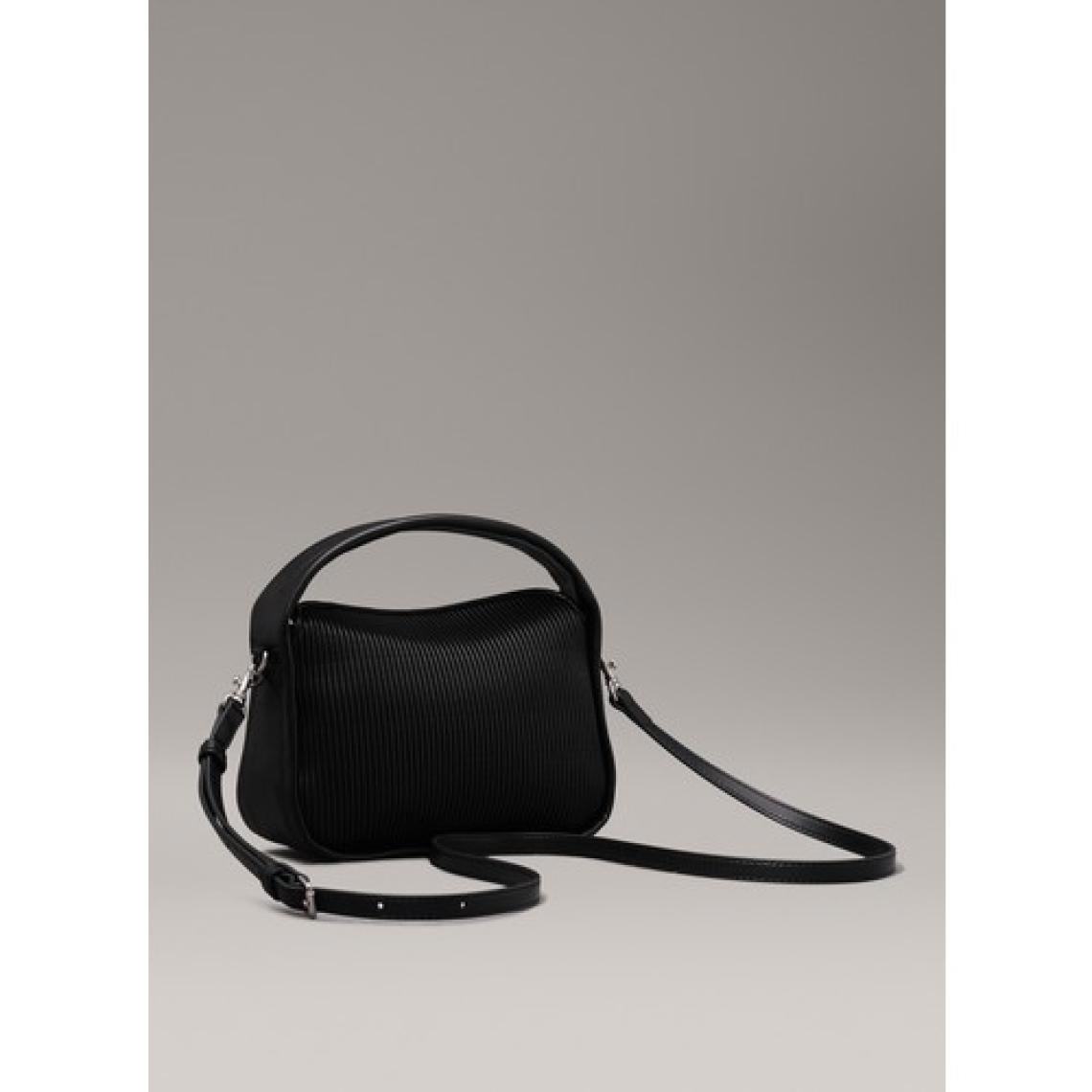 Calvin Klein Çapraz Çanta