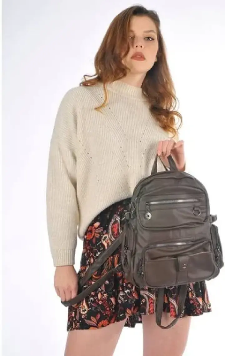 City Center Fashion Kadın Yıkama Deri Çok Gözlü Sırt Çantası Yerli Üretim Ebat 36CM x 30CM Siyah STCC01114