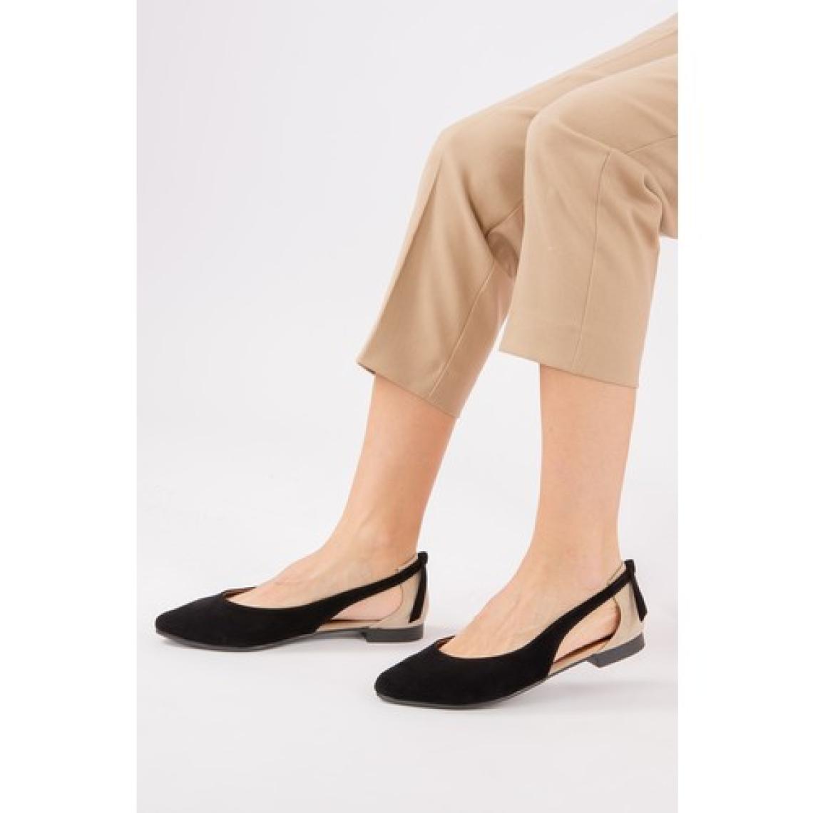 Fox Shoes SiyahTen Kadın Babet H726324002