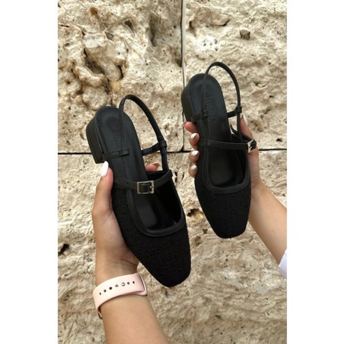 Laminta Sista Siyah Tüvid Detaylı Kadın Babet